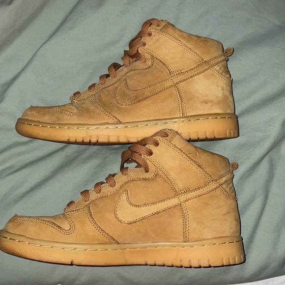 Nike Dunk High Premium GS 'Flax' Sneaker - Picture 3 of 4